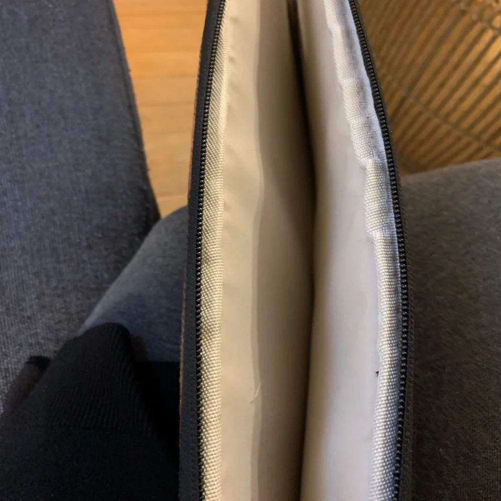 Lap top carrying case